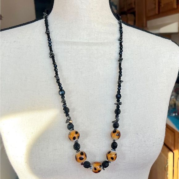 Leopard print glass bead and hematite necklace 29 1/2” + 2 1/2” - Picture 2 of 9